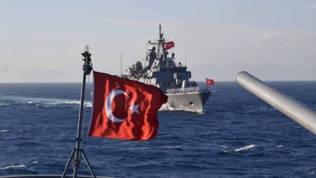 Qara dənizdə gərginlik: Türkiyə gəmisi dronla vuruldu