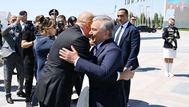 İlham Əliyevin sosial şəbəkə hesablarında Özbəkistana səfərindən görüntülər paylaşılıb - VİDEO