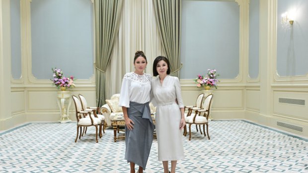 Birinci xanımların çay masası əsnasında təkbətək görüşü &ndash; FOTO