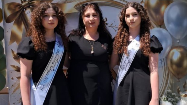Əkiz bacılar eyni ixtisasa qəbul oldu