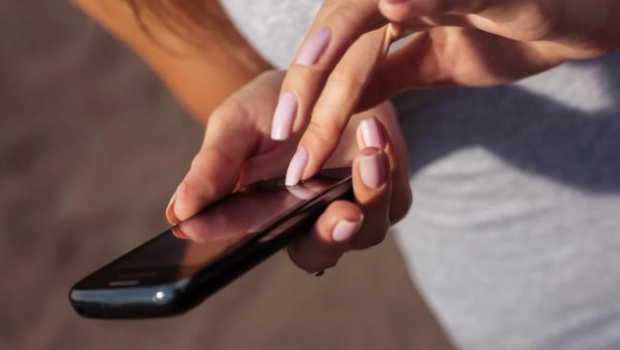 Lənkəranda qadın keçmiş ərini telefonla döydü - Uşağa görə...
