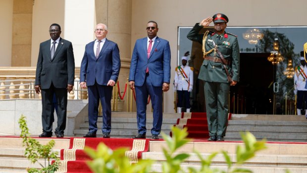 Sudan lideri Azərbaycana gəlmək istəyir &ndash; Səfirimizlə mühüm görüşün detalları - FOTO