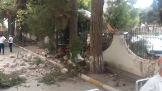 Bakıda marşrut avtobusu 3 maşını əzib hasara çırpıldı - Foto