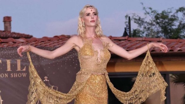 Qızıldan don geyindi