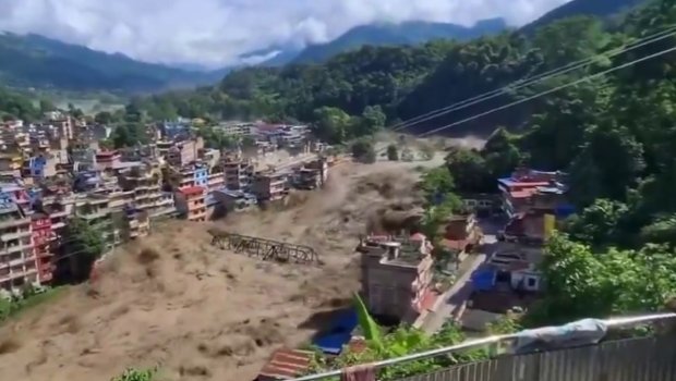 Nepalda 17 nəfərin ölümünə səbəb olan selin ANBAAN VİDEOSU