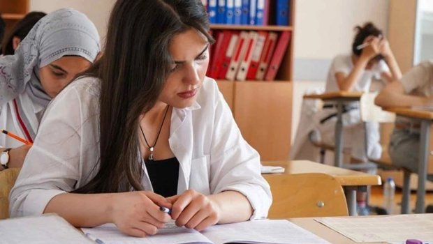 Qəbul olduğu ixtisasdan imtina edən abituriyentlərin yerləri niyə boş qalmalıdır? &ndash; Yeni TƏKLİF