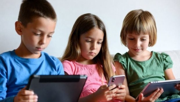 Uşağın telefonunu yoxlamaq şəxsi həyata müdaxilədir? &ndash; Hüquqi İZAH