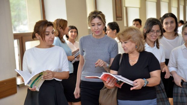 Qadınların kişiləri sürətlə əvəz etdiyi PEŞƏ - Uşaqlar da gələcəklərinə onlara baxıb QƏRAR VERİRLƏR