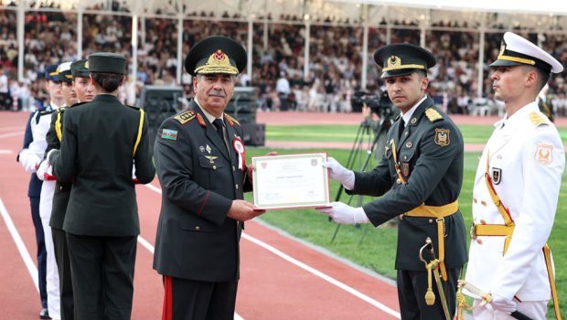 Türkiyədə azərbaycanlı məzunlara diplomları Zakir Həsənov təqdim etdi - FOTO