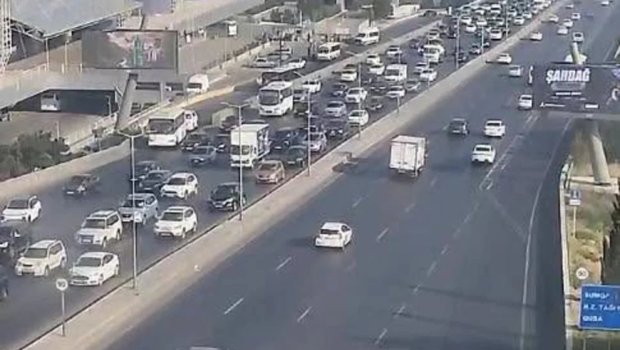 Bakının bir sıra yollarında tıxac yaranıb