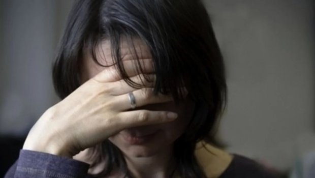 Bakıda ailə dramı: Kişi yeməyə görə arvadını döydü, saçını yoldu
