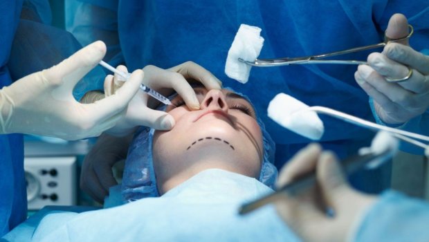 Fəaliyyətinə icazə verilən plastik cərrahların SAYI ARTDI