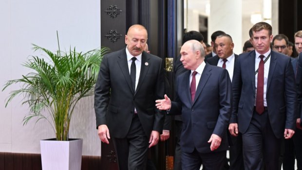 İlham Əliyev Vladimir Putinlə ayaqüstü söhbət etdi &ndash; FOTO/VİDEO