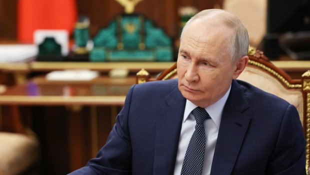 Putin: Rusiya zərər çəkmiş neft emalı zavodlarının əksəriyyətini təmir edib