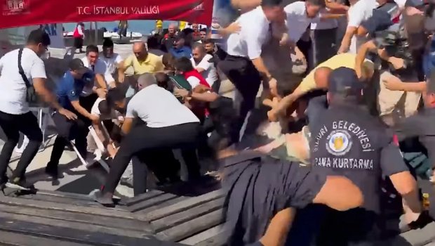 Türkiyədə gəmi qəzasını işıqlandıran operator döyüldü - VİDEO