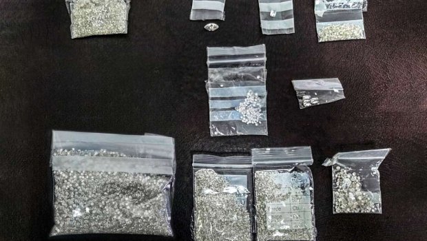 Gömrük nəzarətindən gizlədilən 654,9 karat brilyant qaşlar AŞKARLANDI