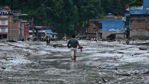 Nepalda daşqınlardan sonra içməli su qıtlığı yaranıb
