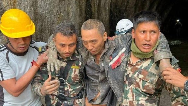 Nepalda dəhşətli daşqından 10 gün sonra bir nəfər sağ tapıldı - FOTO