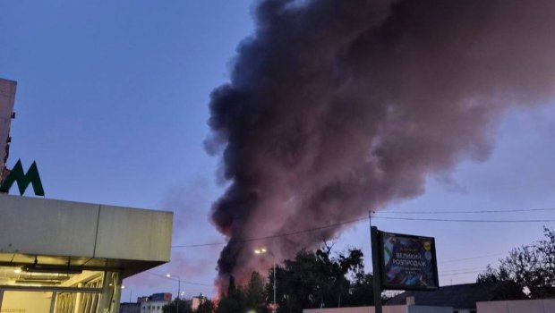 Kiyevdə metro stansiyanın yaxınlığına raket düşdü &ndash; FOTO-VİDEO