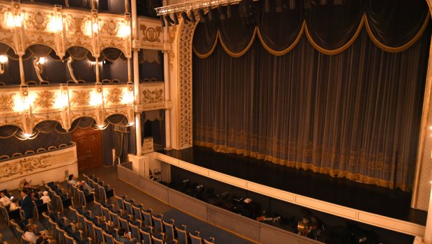 Bakıdakı iki teatr Mədəniyyət Nazirliyinin tabeliyinə verildi - Qərar