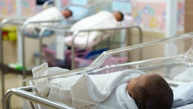 Nikahdankənar doğulan uşaqların sayı azalıb &ndash; Statistika