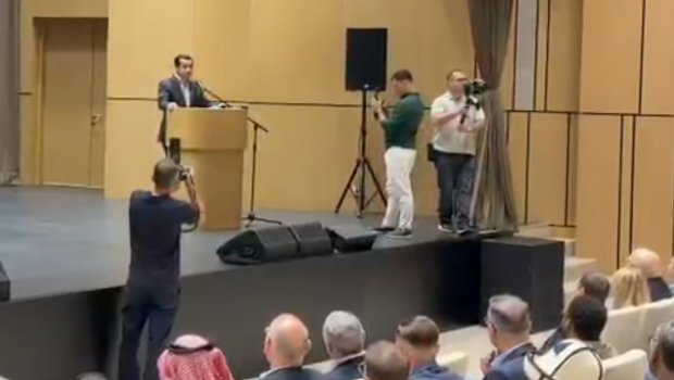 Prezidentin köməkçisi Xankəndidə diplomatları belə salamladı &ndash; VİDEO
