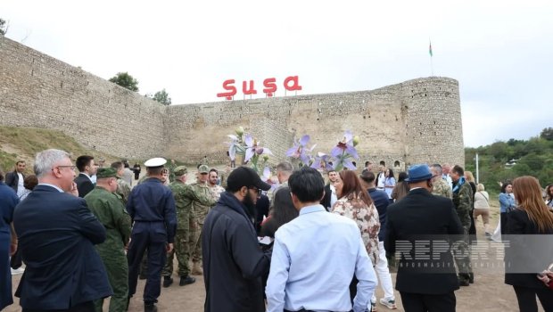 Diplomatik korpus Şuşada qala divarlarını ziyarət etdi - FOTO