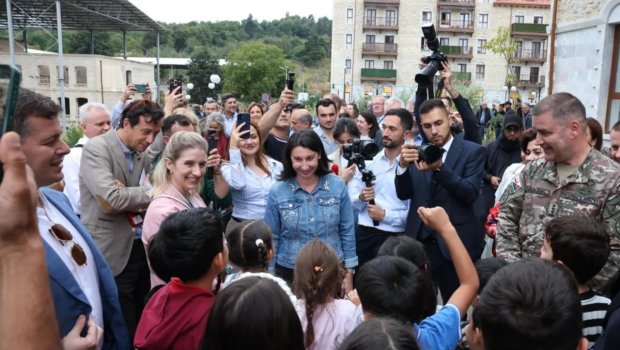 Xarici diplomatlar Şuşanın Birinci yaşayış məhəlləsində - FOTO