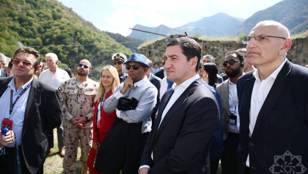 Diplomatlar Xudavəng monastırında &ndash; FOTO/VİDEO