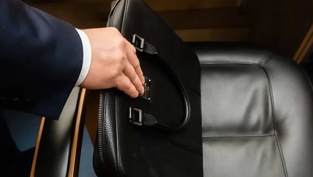 Agentlik sədrinin müşaviri işdən çıxarıldı - FOTO