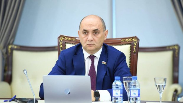 Deputat universitetdən qovulan tələbəni belə müdafiə etdi &ndash; FOTO