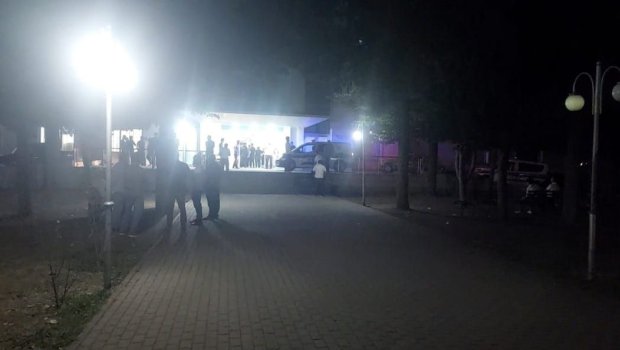 Yeniyetməni döyüb başı üstə yerə çırpdılar - Süni tənəffüs aparatına qoşuldu &ndash; FOTO