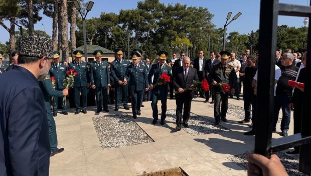 Əli Nağıyev və Zakir Həsənov generalın dəfnində - FOTO