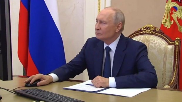 Putin Dumaya seçkidə onlayn formatda səs verdi &ndash; VİDEO