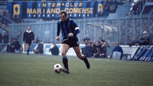 Əfsanəvi futbolçu vəfat etdi