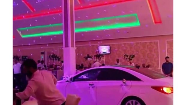 Azərbaycanda bu toy viral oldu: Zala maşınla daxil oldular - VİDEO
