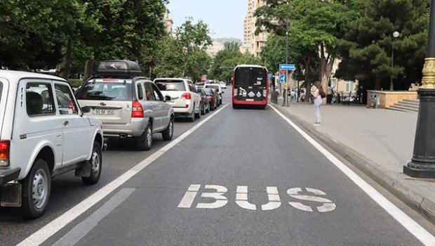 Daha iki küçədə avtobuslar üçün xüsusi hərəkət zolağı yaradıldı - FOTO