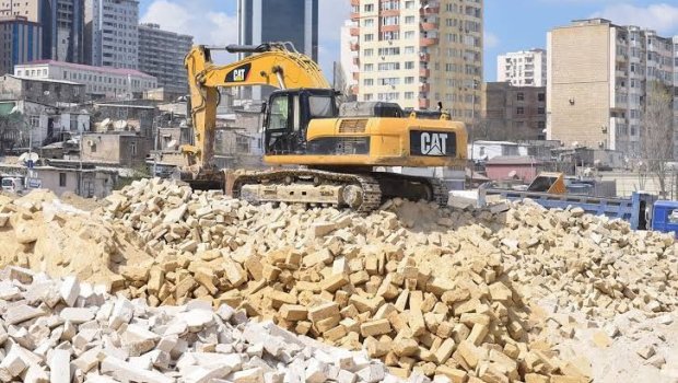 Bakının bu ərazisində 52 qəzalı bina söküləcək: Kompensasiya məbləği açıqlandı