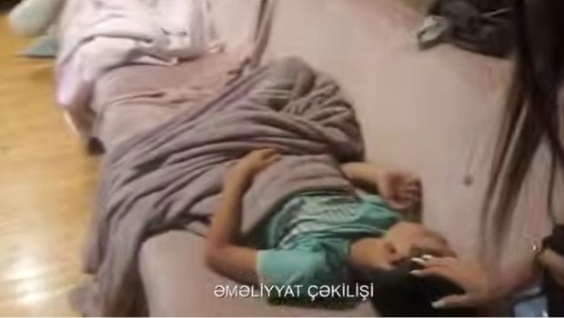 Evdə köməksiz vəziyyətdə qalan azyaşlılar belə xilas edildi &ndash; VİDEO