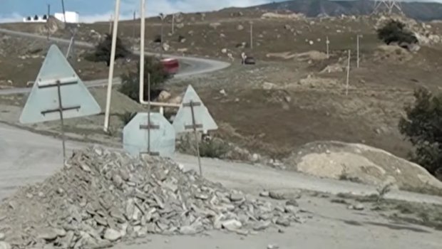 Quba-Qonaqkənd yolunda torpaq sürüşdü &ndash; VİDEO
