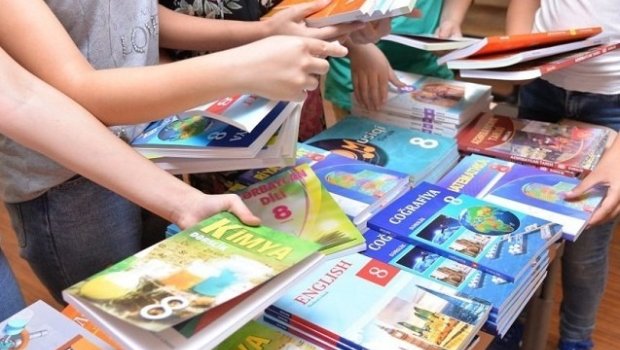 Uşaqlara paylanan zədəli dərsliklərlə bağlı RƏSMİ AÇIQLAMA