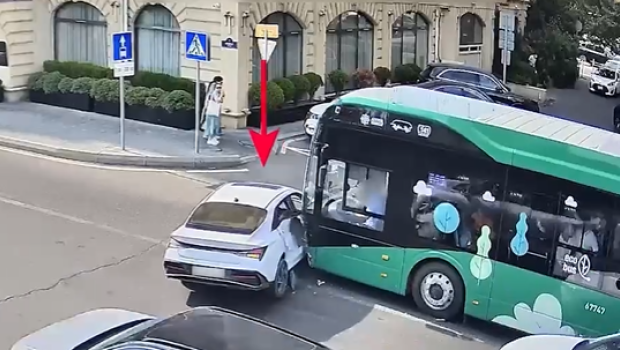 Avtobus zolağına daxil olan sürücülərin səbəb olduğu QƏZALAR &ndash; ANBAAN VİDEO