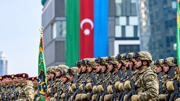 Hərbçilərə ŞAD XƏBƏR - Maaş və pensiyalar artırılır &ndash; FOTO