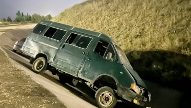 Gəncədə &ldquo;Kia&rdquo; ilə &ldquo;Qazel&rdquo; toqquşdu &ndash; 18 yaşlı sürücü yaralandı - FOTO
