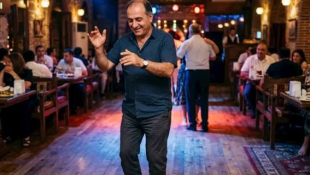 Mahnı sifarişi üstündə dava: Müştəri bıçaqlandı