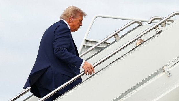 CNN jurnalistləri Trampın təyyarəsinə buraxılmadı
