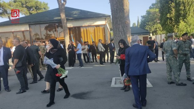 Vətən müharibəsi şəhidlərinin xatirəsi Hərbi Memorial Məzarlıqda yad edilir - FOTO/VİDEO
