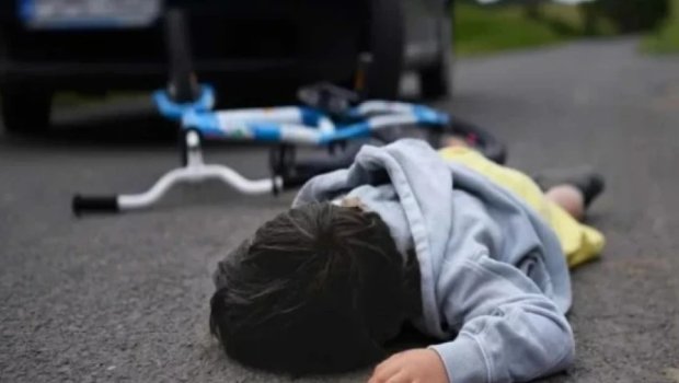 13 yaşlı oğlanı maşınla vurub öldürdü