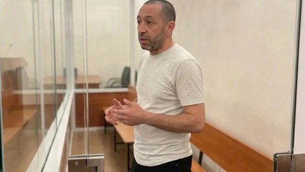 "Gördüm ki, arvadım qaşlarını səliqəyə salıb, döydüm"