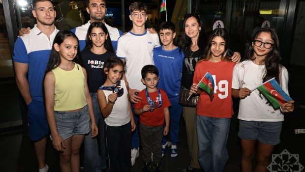 Dünya çempionatında uğur qazanan akrobatlar Vətənə qayıtdılar &ndash; FOTO/VİDEO